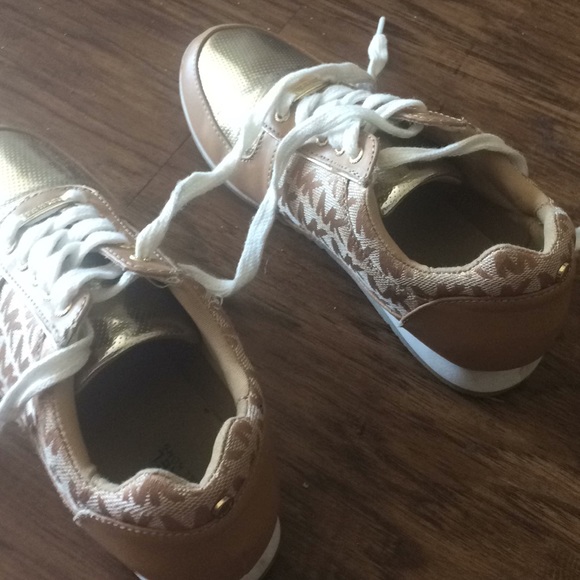 Shoes - Picture 2 of 2